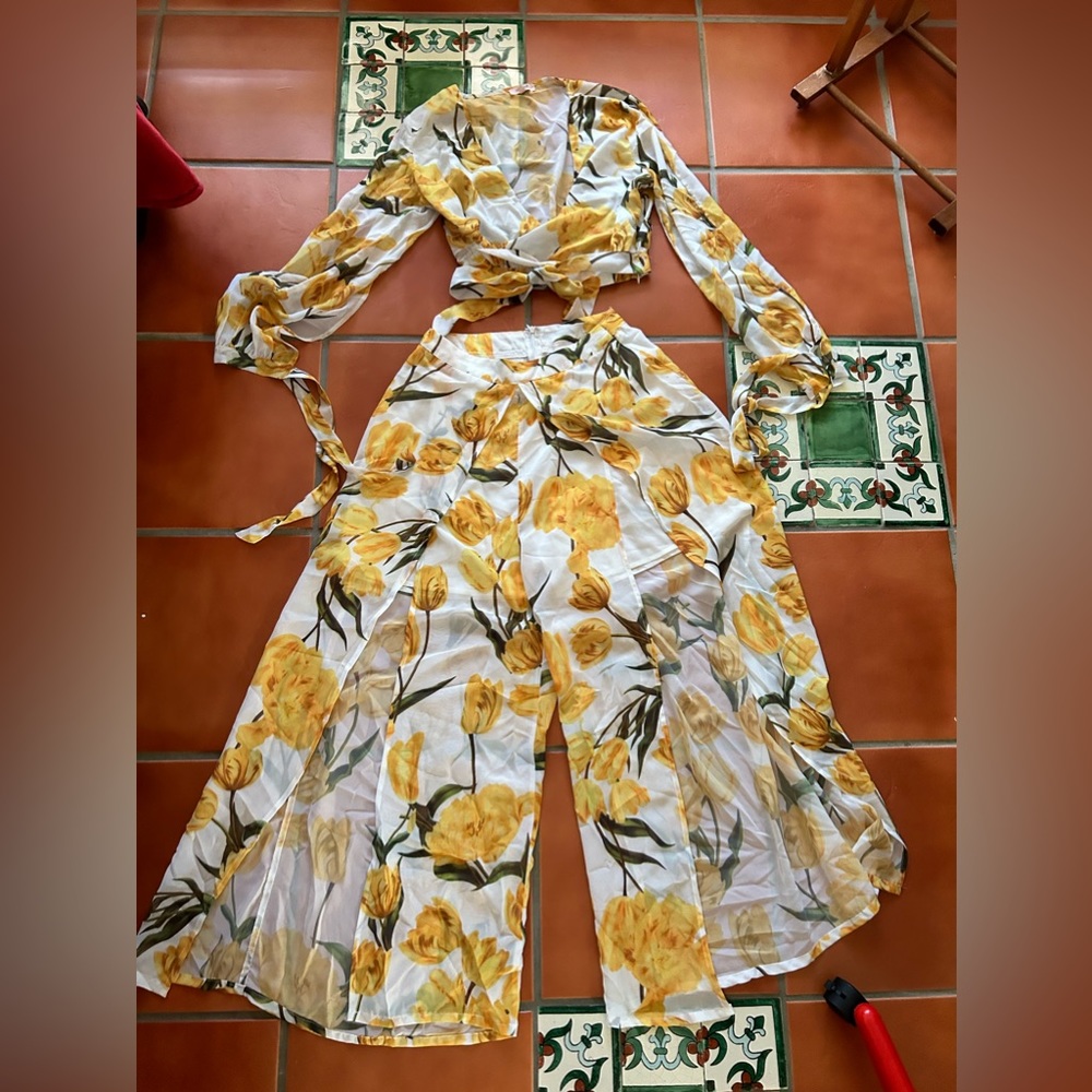 Beautiful bell pants and blouse set.